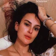 Donna Villari's Instagram, Twitter & Facebook