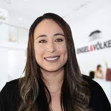 Jacqueline Tolliver's Instagram, Twitter & Facebook