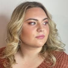 Amanda Wolfgram's Instagram, Twitter & Facebook