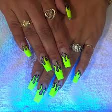 Las uñas artísticas son bonitas y pueden usarse en uno o más dedos. Cool 35 Fire Nail Art Design Ideas You Must Try Https Idolover Com 2019 05 13 35 Fire Nail Art Design Idea Coffin Shape Nails Glow Nails Summer Acrylic Nails