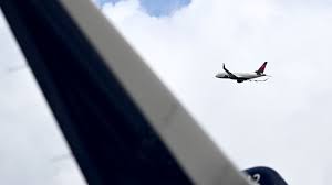 Delta flight returns to Atlanta, passengers evacuated after fumes reported in cockpit