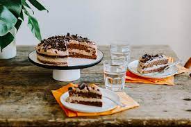 statt mandeln können haselnüsse und statt ovomaltine kann mit jemalt, nesquick oder kaba ersetzt werden. Rezept Ovo Schoggimousse Torte Ovomaltine Ch