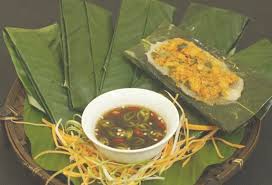Cách làm bánh xèo giòn lâu đó là khi đổ bột láng và cho nhân vào rồi thì các bạn thêm một láng chỉ ở hai bên mép và tráng đều để có một lớp viền mỏng bao món bánh xèo chay vừa giòn, vừa thơm kết hợp với nhân rau củ ngọt lịm, ăn kèm rau sống, chấm nước mắm pha thì đảm bảo siêu ngon và được. Trá»• Tai Vá»›i Cach Lam Banh Náº­m Chay Ä'áº­m Cháº¥t Cá»' Ä'o Huáº¿ Vá»«a Ngon Vá»«a