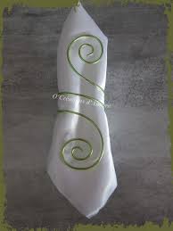 Rond De Serviette En Fil Aluminium Vert Pomme Cuisine Et Service De Table Par O Creations D Aurore Rond De Serviette Pliage Serviette Mariage Serviettes