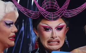 Mi familia viéndome llegar a la posada con el outfit que dije que sería el  mejor de la fiesta