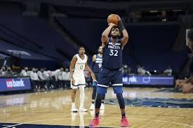 Towns landed hard on his left wrist while competing for a rebound against jazz big man rudy gobert with just more than five minutes left in the game on saturday night. Bi Mcjodtn2lrm