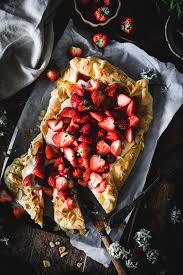Weil man eben nicht immer so viel zeit opfern kann, um lange in der küche zu stehen. Super Schnelles Erdbeerkuchen Rezept Unsere Traumhaft Leckere Erdbeer Galette Mit Blatterteig