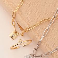 Collier cadenas et clé