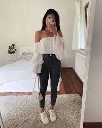 La Imagen Puede Contener Una O Varias Personas Calzado E Interior Warm Outfits Simple Outfits Outfits Verano