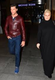 Hadise, sıfır tolerans klibinde rol alan fransız manken aurelien muller'i ailesiyle tanıştırdı. Iste Hadise Nin Yeni Sevgilisi Temiz Magazin