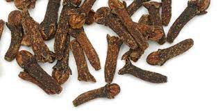 Il tè di chiodi di garofano può essere utilizzato come un grande aggiornamento colore dei capelli. Capelli Bianchi Grigi Come Contrastare L Invecchiamento Con Impacchi A Base Di Chiodi Di Garofano E Alloro Video