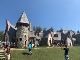 Cei care sunt in cautarea unor oferte de excursii in romania, pot trece pe lista aceasta locatie, deoarece isi va merita cu siguranta drumul pana la ea. Castelul De Lut Valea Zanelor Porumbacu De Sus 2021 All You Need To Know Before You Go With Photos Porumbacu De Sus Romania Tripadvisor