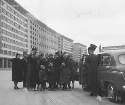 Amuzament, apus, soare, viata de roman. Bucuresti Eclipsa Totala De Soare 1961 Agerpres ActualizeazÄƒ Lumea