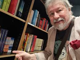 Welcome to my library 🥰 I finally managed to get some photos good enough  to share in this group 😊 I post photos like these