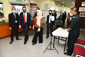 Over the time it has been ranked as high as 7 839 in the world, while most of its traffic comes from malaysia, where it reached as high as 32 position. Lawatan Yb Menteri Pengajian Tinggi Ke Pusat Pemberian Vaksin Ppv Hospital Canselor Tuanku Muhriz Hctm Hctm