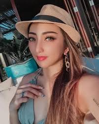 8 Potret Regina Saschia, Istri Roy Jordi 'Suliwa' yang Hot Banget