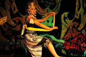 Kandagan berasal dari kata 'kandaga' dalam bahasa sunda, yaitu tempat perhiasan atau barang berharga dan indah. Tari Kandagan Tarian Daerah Sunda Jawa Barat
