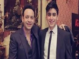 وكان قد احتفل مصطفى قمر، أمس بزفاف نجله إياد وسط عدد كبير من نجوم الفن والأصدقاء المقربين. Ø§Ù†Ø¶Ù…Ø§Ù… ØªÙŠØ§Ù… Ù…ØµØ·ÙÙ‰ Ù‚Ù…Ø± Ù„Ù…Ø³Ù„Ø³Ù„ Ø¯Ù‡Ø¨ Ø¹ÙŠØ±Ø© Ù…ØµØ±Ø§ÙˆÙ‰