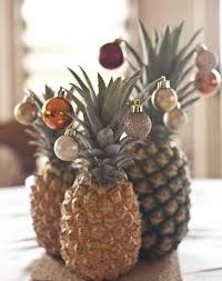 Les Ananas Sont Les Nouveaux Sapins De Noel Alternative Christmas Tree Pineapple Christmas Unique Christmas Trees