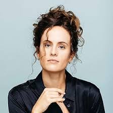 Annie Grant's Instagram, Twitter & Facebook