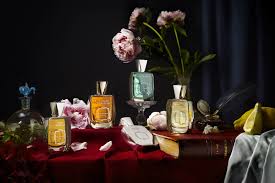 Each extrait de parfum translates the passion animating the creators' magical encounter, the very foundation of the brand. Jul Et Mad Paris Maison De Parfums Jul Et Mad Paris