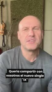 Hace unos días salió el segundo single de “#EnBlanco”. Se trata del tema  ‘IX’ y ya podéis ver el directo, que además incluye los visuales que Quique  Roma creó siguiendo las notas que dejó del propio ...