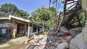 Gempa yang berpusat di 103 km tenggara kabupaten sukabumi dengan kedalaman 14 km itu terasa getarannya hingga ke wilayah depok, bogor, dan tasikmalaya. Gempa Sukabumi Rusak 202 Rumah 3 Luka 173 Mengungsi