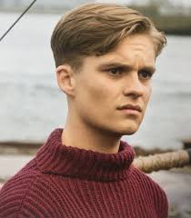 Benjamin glynn, 39 ans, risque jusqu'à six mois dans une prison de singapour pour avoir enfreint les restrictions de covid. Pin By Benjamin Jarvis On Tom Glynn Carney Tom Glynn Carney Dunkirk Actors