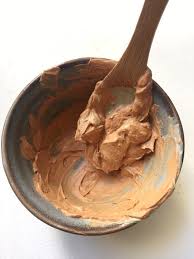 Le Retour Des Masques A L Argile Pourquoi La Peau En Redemande Le Blog Du Repere De Blondie Masque Argile Masque Argile Rose Recette Masque Visage