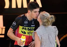 De overwinningen van wout van aert veroorzaken wel wat stress bij zijn zwangere vrouw sarah de bie. Wout Van Aert Sarah De Bie Wout Van Aert Sarah De Bie Wout Van Aert En Sarah De Bie Wout Van Aert 25 Wordt Voor De Eerste Keer Vader Arfi Pulalo