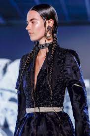 Hairstyle Trend For Ss19 Gel Sleek Braids Alexander Mcqueen Spring Summer 2019 Catwalk Hair Sleek Braid Peinados Hair Styles