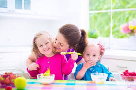 L'alimentazione dopo il primo anno di vita fino all'età scolare. Alimenti Per La Prima Colazione Dei Bambini Piccoli Da 1 A 3 Anni