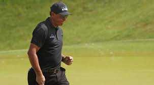 Phil mickelson reacts on the fourth hole during the third round at the pga championship golf tournament. Byreysimbtyvxm