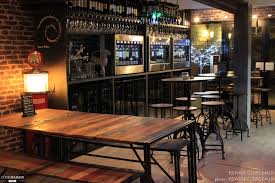 Un Bar A Vins D Inspiration Loft Industriel Edwige Clergeaud Cote Maison Loft Industriel Loft Et Restaurant Industrielle