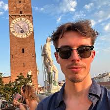 🔴 «Carlo, dopo il tuo intervento la parte della moderata tocca a me!»