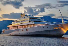 Jeff bezos is in hot water with amazon employees on twitter right now. Billionaires Vacation Jeff Bezos And Lloyd Blankfein On 138m Superyacht Rising Sun Yacht Harbour