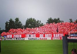 Direktanfragen für das spiel gegen den fc erzgebirge aue geöffnet für sein zweites heimspiel gegen den fc erzgebirge aue am freitag (13.8.) bietet der fc schalke 04 allen fans, die bei der ersten kartenverteilrunde keine tickets erhalten haben, ab sofort die möglichkeit, eine direktanfrage für die restlichen freien sitzplätze zu stellen, die nach ablauf der buchungsfrist nicht abgerufen. Schalke Fans Zeigten Rassismus Tonnies Die Rote Karte Faszination Fankurve
