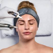 We are Delighted to Welcome Vicky Patton to the Beyond Hairdressing Team.  Vicky has 7 Years Hairdressing Experience. To Book with Vicky Please DM the  Salon #hairstylist #hair #haircolor #hairtransformation #welcometotheteam  #newteammember