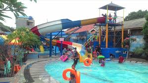 Untuk harga tiket masuknya kita akan dikenai tarif rp. Lokasi Dan Harga Tiket Masuk Kolam Warna Warni Cipayung Terbaru Trip Jalan Jalan