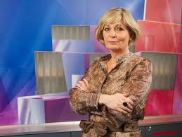 As suas transmissões iniciaram a 26 de fevereiro de 2009, dias depois do aniversário da tvi, como o sétimo canal da grelha da zon tvcabo. Telespectadora Choca Jornalista Da Tvi24 Paula Magalhaes Video Zapping