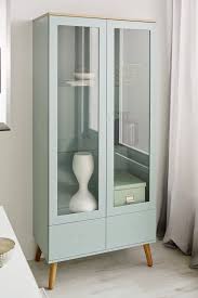 Tenzo Vitrinen Skandinavisches Design In Aktuellen Trendfarben Skandichic Vitrine Wohnzimme Mdf Mobel Moderner Vitrinenschrank Skandinavische Schranke