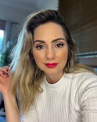 A little bit about myself. I was born in Brazil. I moved to Australia in  2009 to learn English and then decided to stay in Australia. I met my  husband in Brisbane (