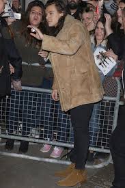 Harry styles has been on one of the most epic runs in fit history. Harry Styles Signature Look Includes Pricey Boots Pochta News