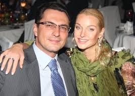 Невеста меняла наряды и светилась искренним счастьем. Igor Vdovin Zhizn Posle Volochkovoj Chetvertyj Brak Kak Vyglyadit Novaya Zhena V Mire Vanili Yandeks Dzen