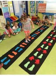 Hoy te presento una agrupación de juegos diseñados para el reconocimiento de figuras, reconocimiento de colores y tamaños, habilidades de clasificación y la estimulación de la memoria visual. 180 Ideas De Juegos En El Piso Lindos En 2021 Juegos Juegos Para Pintar Juegos Para Ninos