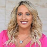 Janelle Mcelyea's Instagram, Twitter & Facebook