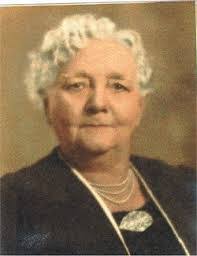 Ellen Dillon's Instagram, Twitter & Facebook