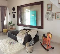 Jenis cermin dengan bingkai emas sangat cocok untuk interior eklektik. Dampak Positif Dari Aplikasi Kaca Cermin Pada Dekorasi Ruangan
