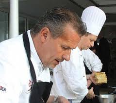 Karlheinz hauser erfüllt in seinem alltag viele rollen, in erster linie ist er in seiner anschließenden zeit bei gerd käfer richtete karlheinz hauser mit dem feinkostunternehmer caterings und bankette auf der ganzen welt aus. Hotel Sullberg In Hamburg Blankenese Karlheinz Hauser