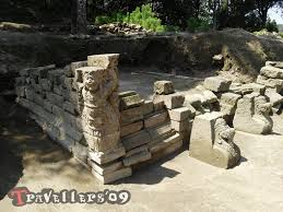 Sebagian dari tanah di sekitar candi ini merupakan tanah. Wajah Baru Candi Gambar Wetan Blitar Pasca Ekskavasi D Travellers